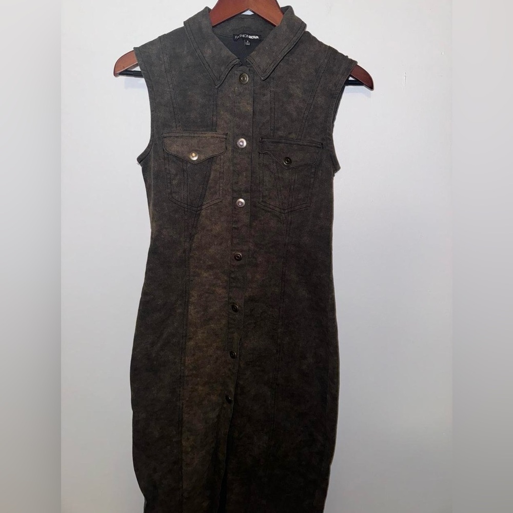 Fashion Nova Black Collared Button-Up Top